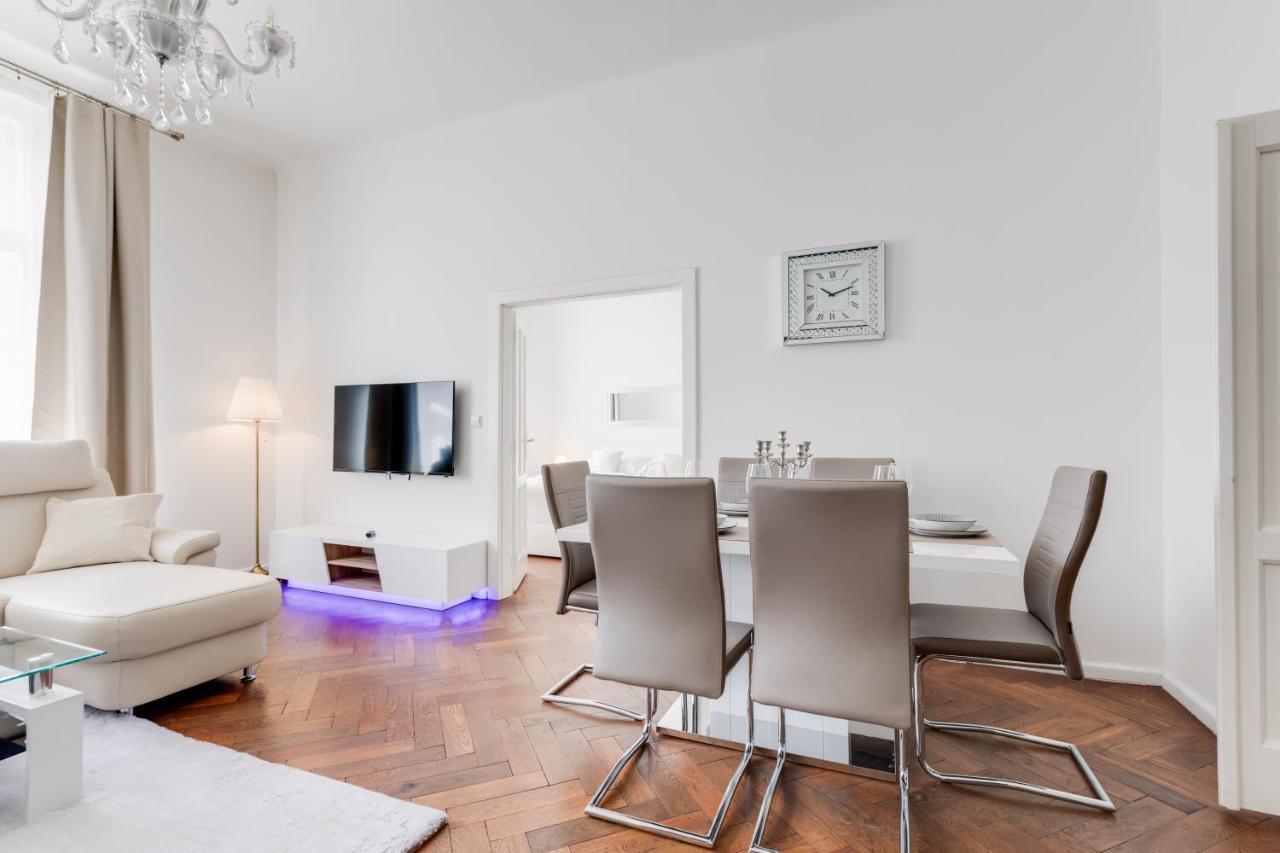 Luxury Riverside Apartments In The Center Of ปราก ภายนอก รูปภาพ